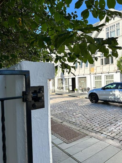 Ny Urban Leilighet Med Super Utsikt Хаугесун Екстериор снимка